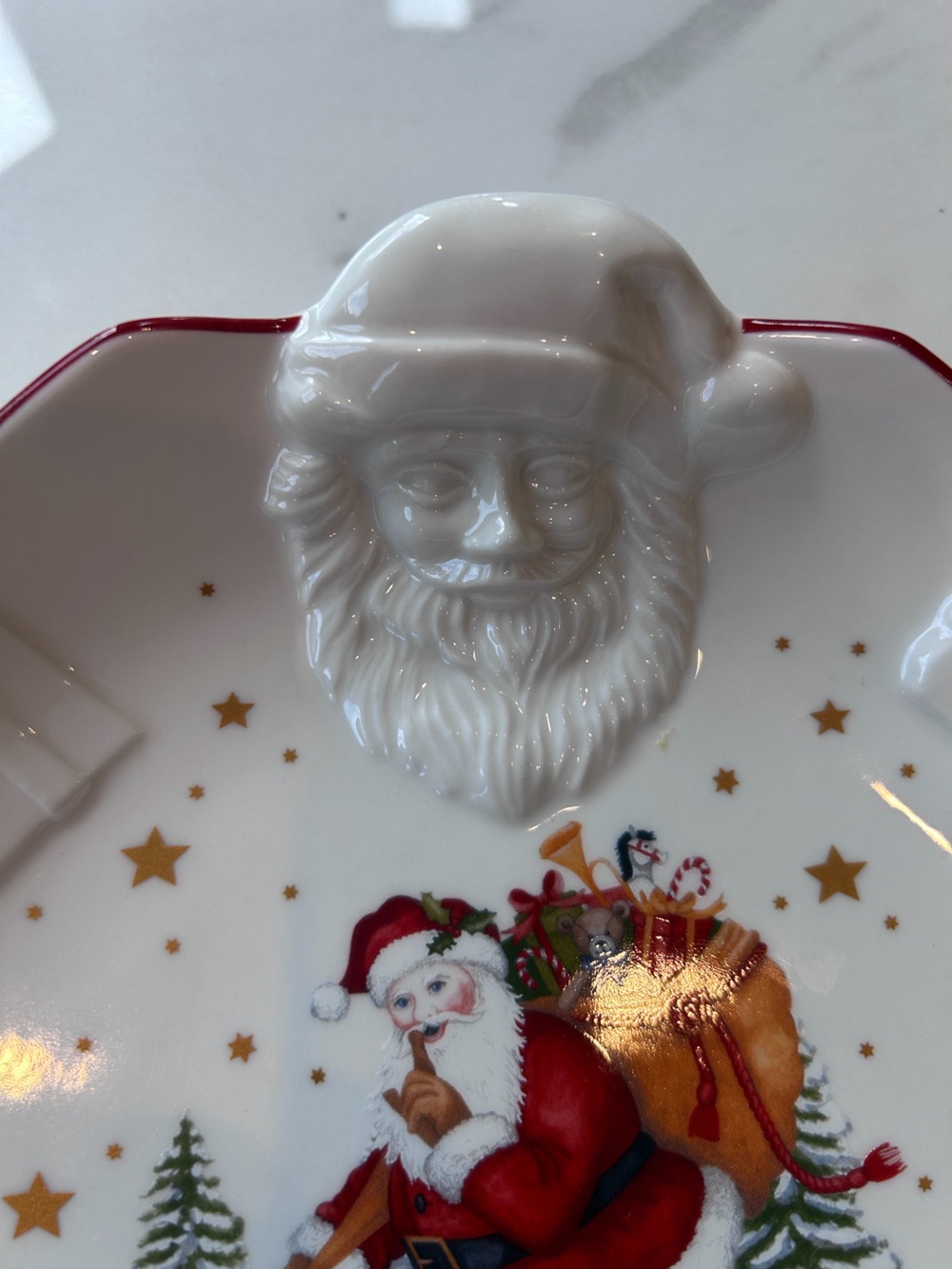 Villeroy and Bosch Santa on Rooftop Serving Bowl - Picture 4 of 13